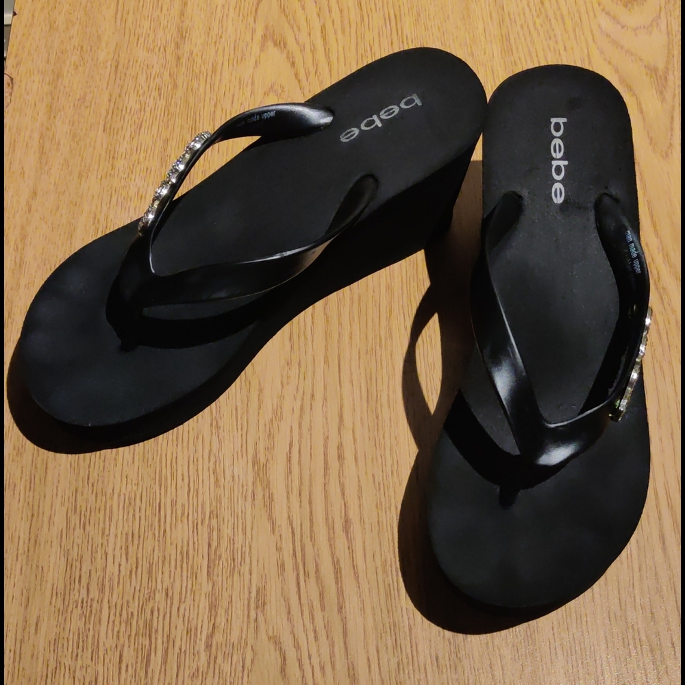 BEBE size 8 black wedge heel sandals thong